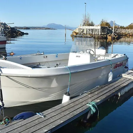 6 Person In Midsund-by Traum *