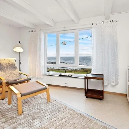 6 Person In Midsund-by Traum Aukra