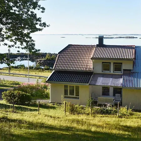 6 Person In Midsund-by Traum *