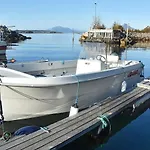 6 Person In Midsund-by Traum *