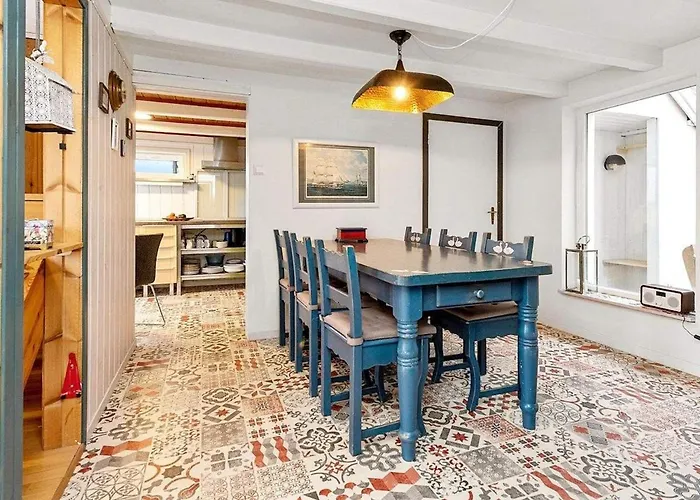 6 Person In Midsund-by Traum Aukra