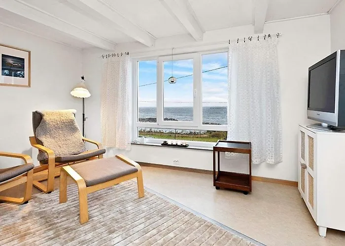 6 Person In Midsund-by Traum Aukra